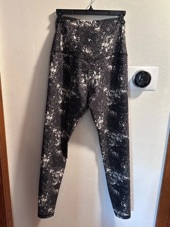 Old Navy Black and White Active Leggings with Speckled Print - Picture 3 of 4